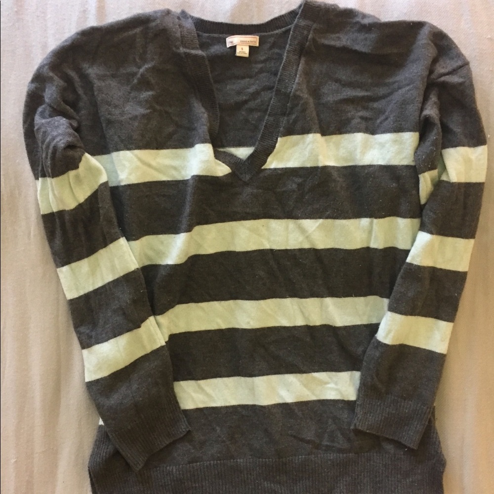Stripped V-neck Sweater